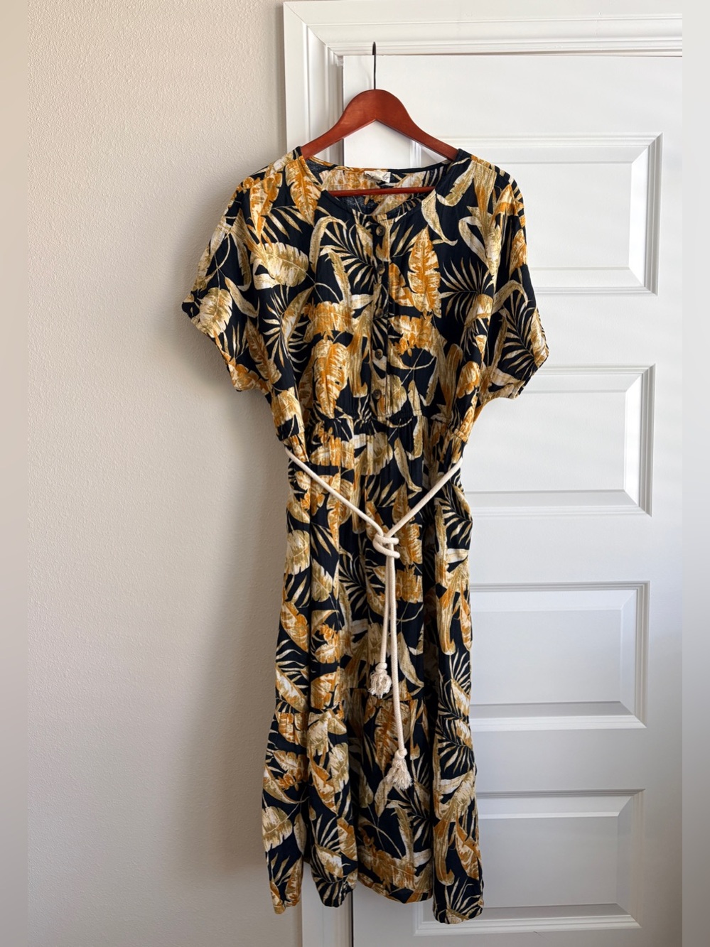 Wonderly Black and Mustard Tropical Midi Dress XL